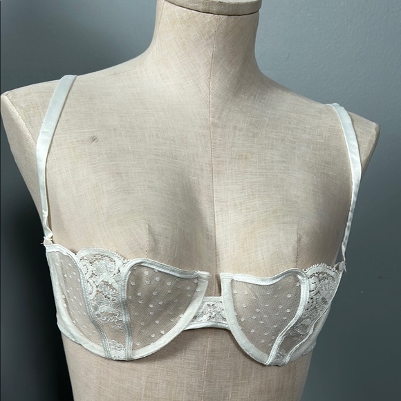 Christian Dior Lace Elegant White cream and black Lace Bra all 34 C - Picture 8 of 17